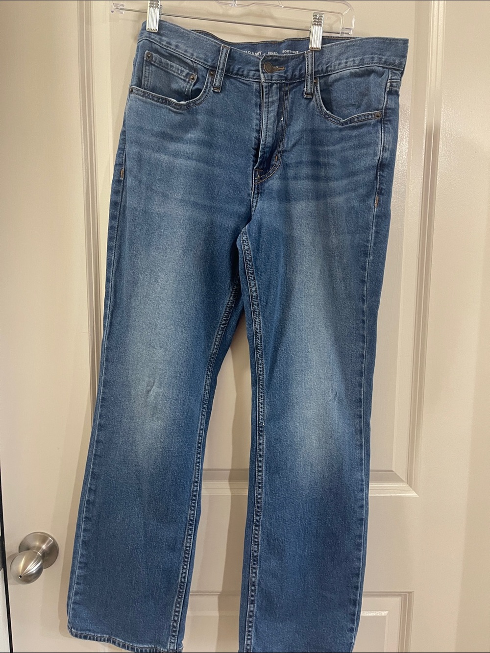 Old Navy Men's BootCut built in flex  Jeans - Medium Blue Wash